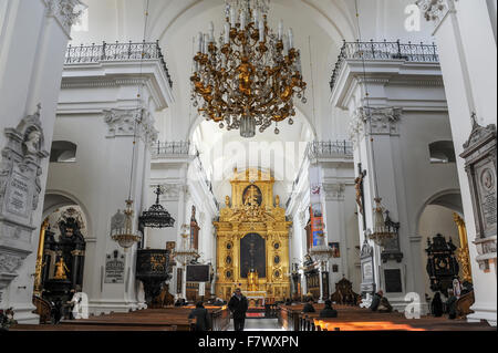 Interno del Bazylika Świętego Krzyża, Varsavia, Polonia Foto Stock