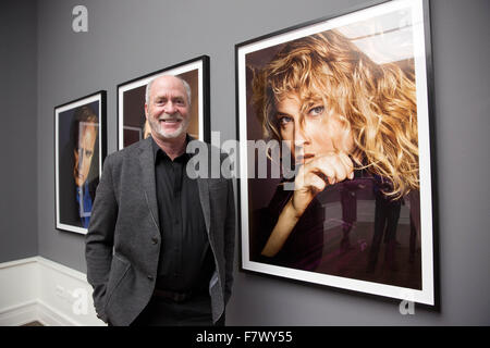 Berlino, Germania. 03 Dic, 2015. Fotografo Greg Gorman pone nel suo 'Colori funziona' mostra presso il Museo della Fotografia di Berlino, Germania, 03 dicembre 2015. La mostra rimarrà aperta fino al 22 maggio 2016. Foto: JOERG CARSTENSEN/dpa/Alamy Live News Foto Stock