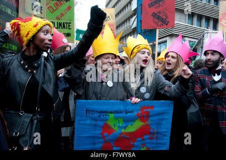 Marzo a demand leader globale di prendere provvedimenti per combattere il cambiamento climatico. Vivienne Westwood, clima attivista e amici Foto Stock