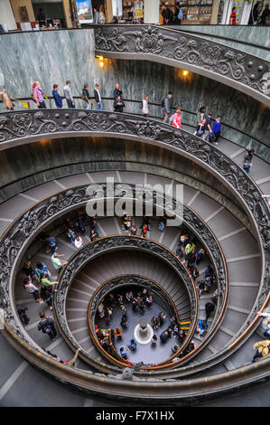 La scala a chiocciola in Musei Vaticani, Vaticano Foto Stock