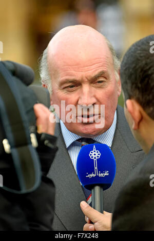 Ex Generale dell esercito Richard Dannatt / Barone Dannatt intervistata su College Green, Westminster ... Foto Stock