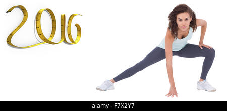 Immagine composita di montare donna stretching le gambe Foto Stock