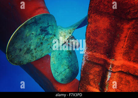 Close-up di un elica per imbarcazioni subacquea, Maldive Foto Stock