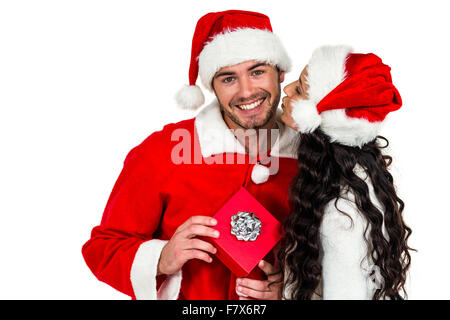 Giovane con cappelli di Natale azienda confezione regalo rossa Foto Stock