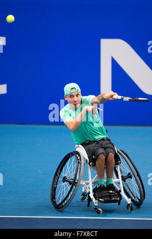 Olympic Park, London, Regno Unito. 3 dicembre, 2015. Andy Lapthorne della Gran Bretagna in azione contro Italia Erenlib di Israele al NEC Tennis in carrozzina maestri. Credito: Brandon Griffiths/Alamy Live News Foto Stock