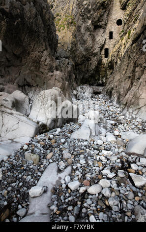 Culver foro a colombaia storico costruito in scogliere vicino a Port Eynon sulla Penisola di Gower nel South Wales UK Foto Stock