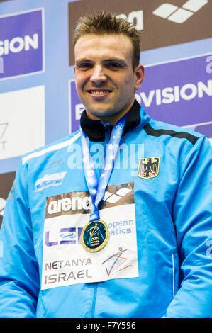 Israele. 3 dicembre, 2015. BIEDERMANN Paul GER Medaglia d Oro 200m Freestyle uomini - Insidefoto Credito: Insidefoto/Alamy Live News Foto Stock