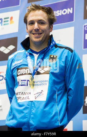 Israele. 3 dicembre, 2015. KOCH Marco GER medaglia d oro CR 200m a rana uomini - Insidefoto Credito: Insidefoto/Alamy Live News Foto Stock