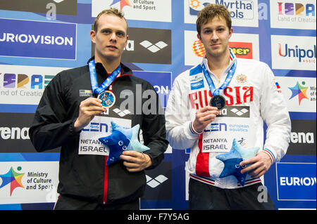 Israele. 3 dicembre, 2015. SURGELOOSE Glenn BEL Medaglia di Bronzo ANDRUSENKO Viacheslav RUS 200m Freestyle uomini - Insidefoto Credito: Insidefoto/Alamy Live News Foto Stock