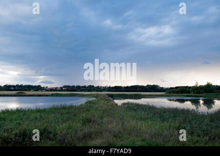 Acqua dolce serbatoi agricoli, Bawdsey, Suffolk, Regno Unito. Foto Stock