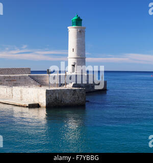 Faro nel porto di Cassis, Provenza, Provence-Alpes-Côte d'Azur, in Francia meridionale, Francia Foto Stock
