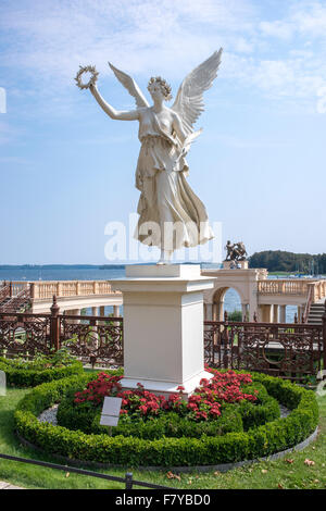 Schwebende Viktorien, floating Viktoria, Burggarten castello Schwerin, Schwerin, Meclemburgo-Pomerania Occidentale, Germania Foto Stock