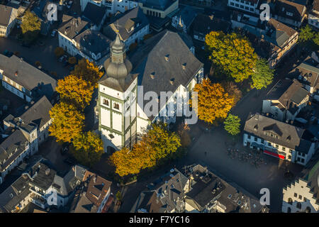 Centro Attendorn, Chiesa Parrocchiale di San Giovanni Battista, Attendorn, Sauerland, Nord Reno-Westfalia, Germania Foto Stock