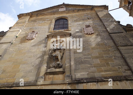 Statua di San Miguel Arc‡ngel presso l Oratorio de San Juan de la Cruz in òbeda, Andalusia. Foto Stock