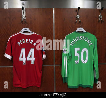 Pereira & Johnstone magliette dei giocatori,in MUFC spogliatoio, Old Trafford, Manchester, Inghilterra Foto Stock