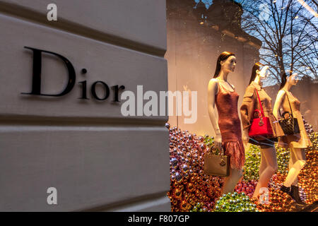 Segno del negozio di lusso Dior store in via Parizska Praga, Città Vecchia, Repubblica Ceca Foto Stock