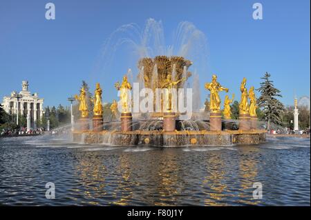 Fontana di amicizia dei popoli al All-Russia Exhibition Centre, Mosca, punto di riferimento Foto Stock