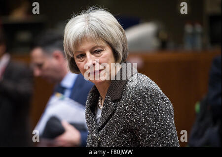 Bruxelles, BXL, Belgio. 4° dic, 2015. British home secretary Theresa Maggio durante i ministri degli interni (del Consiglio GAI del Consiglio Giustizia e Affari interni) a livello europeo la sede del Consiglio a Bruxelles, in Belgio il 04.12. Credito: ZUMA Press, Inc./Alamy Live News Foto Stock