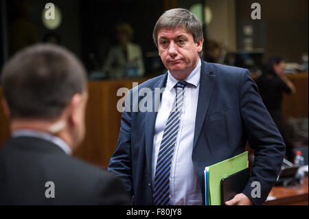 Bruxelles, BXL, Belgio. 4° dic, 2015. Ministro belga degli Interni Jan Jambon durante i ministri degli interni (del Consiglio GAI del Consiglio Giustizia e Affari interni) a livello europeo la sede del Consiglio a Bruxelles, in Belgio il 04.12. Credito: ZUMA Press, Inc./Alamy Live News Foto Stock