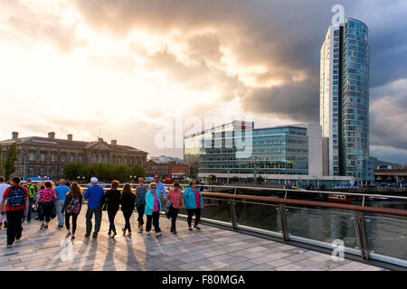 Lagan Weir piede e Ponte di ciclo, Belfast Irlanda del Nord Foto Stock