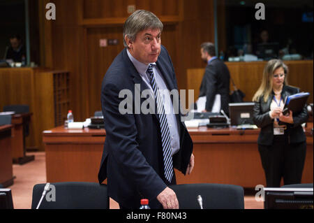 Bruxelles, BXL, Belgio. 4° dic, 2015. Ministro belga degli Interni Jan Jambon durante i ministri degli interni (del Consiglio GAI del Consiglio Giustizia e Affari interni) a livello europeo la sede del Consiglio a Bruxelles, in Belgio il 04.12. Credito: ZUMA Press, Inc./Alamy Live News Foto Stock