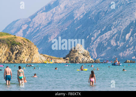 Isola di Rab, Croazia - circa agosto 2015: Le coste incontaminate e acque cristalline dell'isola di Rab, Croazia. Foto Stock