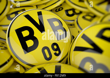 3D illustrazione della scatola piena di Borussia Dortmund pulsanti Foto Stock