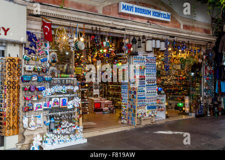 Negozi a Bodrum Città Vecchia, Bodrum, Provincia di Mugla, Turchia Foto Stock