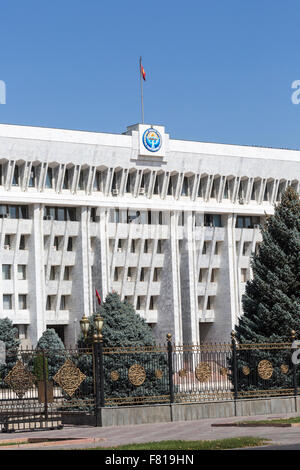 Il parlamento (Consiglio supremo) della Repubblica del Kirghizistan. Bishkek, Kirghizistan Foto Stock