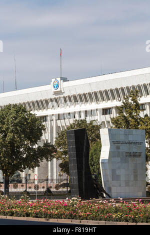 Il parlamento (Consiglio supremo) della Repubblica del Kirghizistan. Bishkek, Kirghizistan Foto Stock