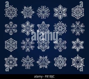 Disegnata a mano a fiocco di neve set di icone. Varie forma fiocchi di neve bianco isolato su blu. Illustrazione Vettoriale