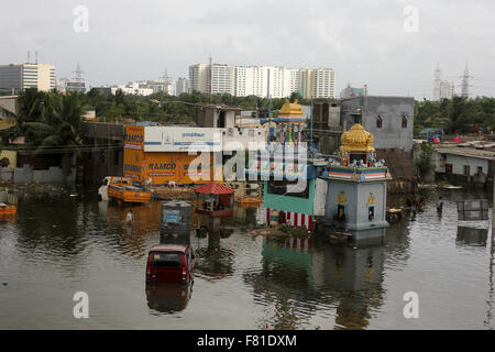 Chennai, India. 4 dicembre, 2015. Proiettore di Chennai Chennai Dopo forti piogge credito overnight: ajith achuthan/Alamy Live News Foto Stock