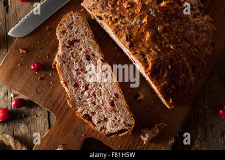 Fatti in casa a base di mirtillo palustre di noce pane pronto a mangiare Foto Stock