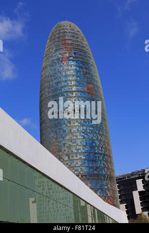 Design Museum & Torre Agbar, Plaça de les Glories, Sant Marti District, Barcellona, in Catalogna, Spagna, Europa Foto Stock