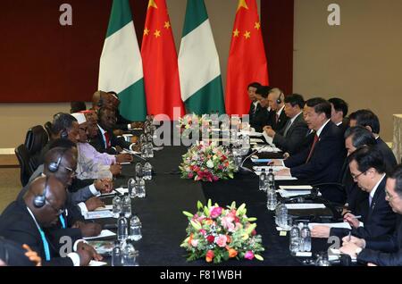 Johannesburg, Sud Africa. 4° dic, 2015. Il presidente cinese Xi Jinping (5R) incontra il Presidente nigeriano, Muhammadu Buhari a Johannesburg, Sud Africa, Dicembre 4, 2015. Credito: Pang Xinglei/Xinhua/Alamy Live News Foto Stock