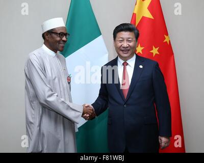 Johannesburg, Sud Africa. 4° dic, 2015. Il presidente cinese Xi Jinping (R) incontra il Presidente nigeriano, Muhammadu Buhari a Johannesburg, Sud Africa, Dicembre 4, 2015. Credito: Pang Xinglei/Xinhua/Alamy Live News Foto Stock