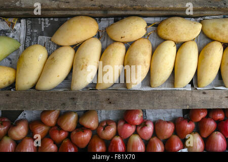 Frutti di mango, Street Market, Sekinchan, la Malaysia peninsulare. Foto Stock