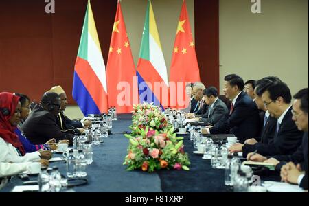 Johannesburg, Sud Africa. 4° dic, 2015. Il presidente cinese Xi Jinping incontra il suo omologo delle Comore Ikililou Dhoinine a Johannesburg, Sud Africa, Dicembre 4, 2015. Credito: Zhang Duo/Xinhua/Alamy Live News Foto Stock