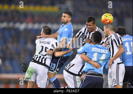 Roma, Italia. 03 Nov, 2015. Leonardo Bonucci durante il campionato italiano di una partita di calcio S.S. Lazio vs F.C. La Juventus nello Stadio Olimpico di Roma, su dicembre 04, 2015. Credito: Silvia Lore'/Alamy Live News Foto Stock