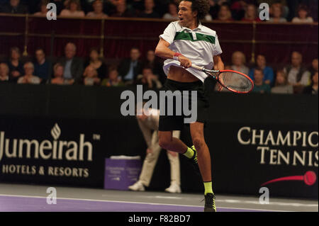 Royal Albert Hall di Londra, Regno Unito. 4 dicembre, 2015. Il giorno 3 della Champions Tennis, serata singles match tra James Blake e Younes El Aynaoui, con Blake l'eventuale vincitore. Credito: sportsimages/Alamy Live News Foto Stock
