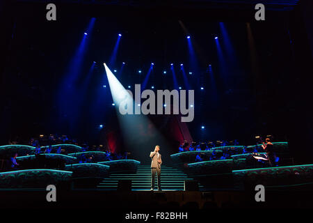 Eseguire a Broadway alla baia al Wales Millennium Centre Cardiff Foto Stock
