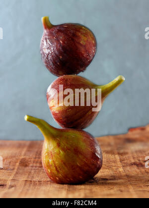Close up di fresco intero crudo maturi frutti fichi ( Ficus carica ) Foto Stock