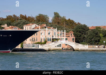 Superyacht bow Venezia Foto Stock