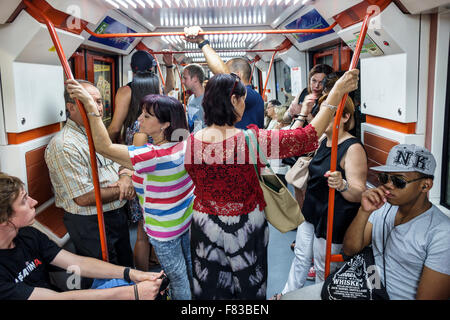 Madrid Spagna,Europa,spagnolo,ispanico,Chamberi,stazione della metropolitana Alonzo Martinez,metropolitana,treno,tran pubblico Foto Stock