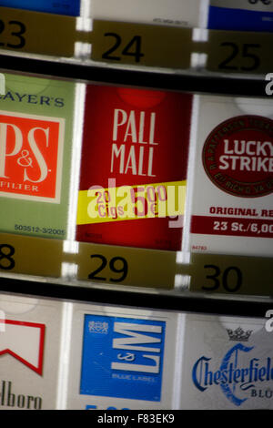 Markenname: 'John Player Special', 'Pall Mall" und "Lucky Strike', Berlino. Foto Stock
