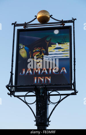 Segno del famoso Jamaica Inn alta sul Bodmin Moor in North Cornwall Foto Stock