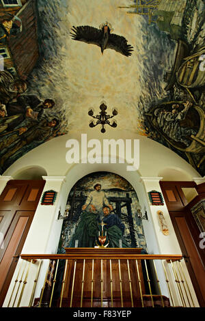 Altare e moderna pittura murale nella Chiesa Flatey Flatey, Isola, Islanda, l'Europa. Foto Stock