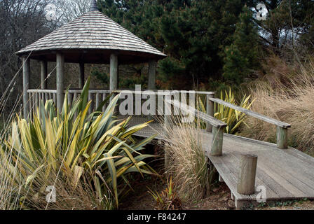 Costruito in legno sun house in giardini Tremenheere, West Cornwall, Inghilterra Foto Stock