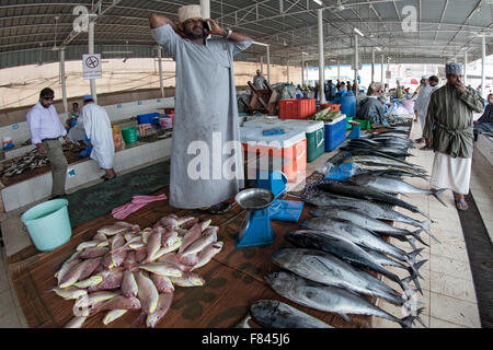 La Mutrah mercato del pesce in Muscat, la capitale del sultanato di Oman. Foto Stock