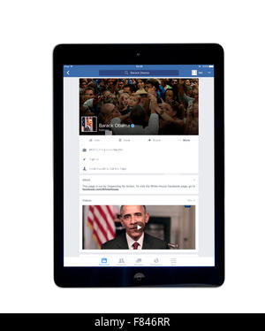 Il presidente Barack Obama la home page su Facebook app, visualizzato su un iPad aria Foto Stock